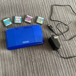 Nintendo DS game 2004. Comes with charger and 4 games.